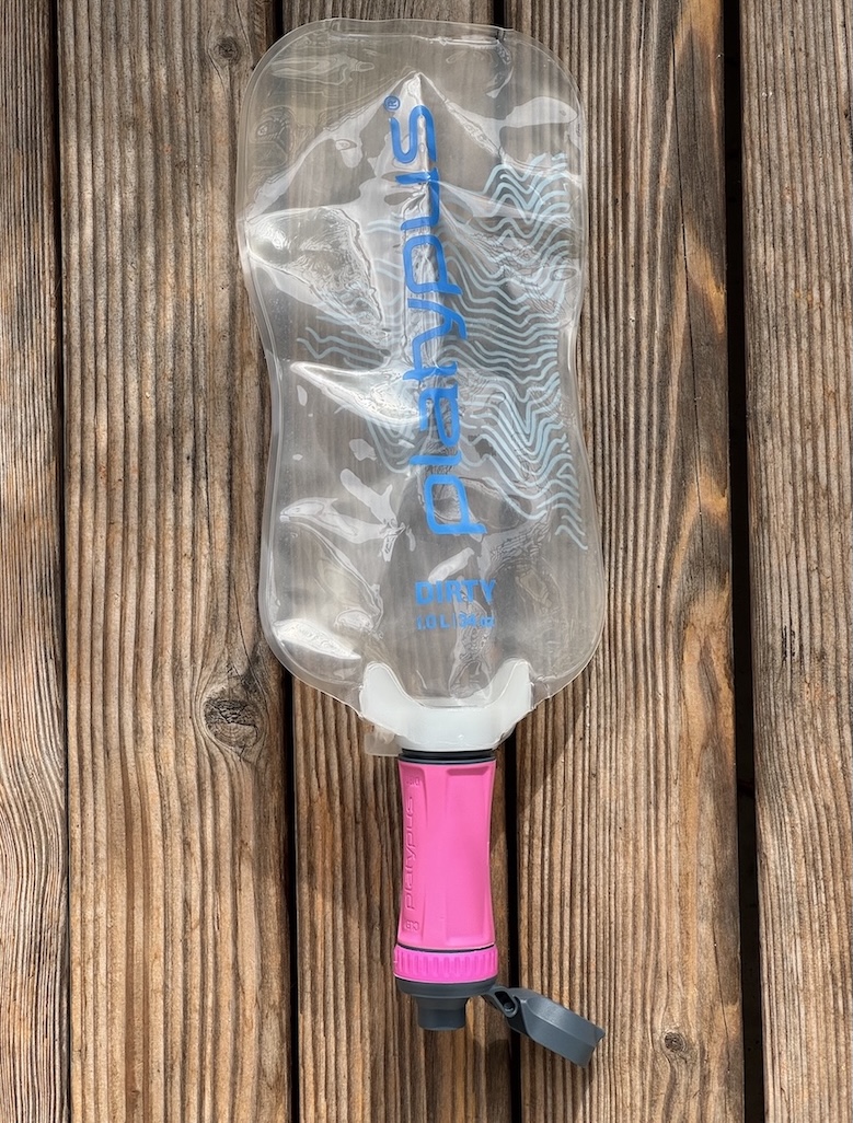 Wasserfilter am Schmutzwasserbehälter angeschraubt