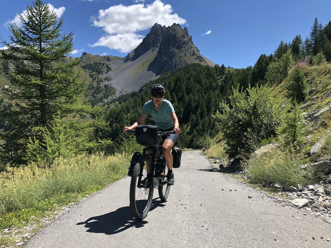 steile Asphaltstraße zum Colle del Preit, 2040 m