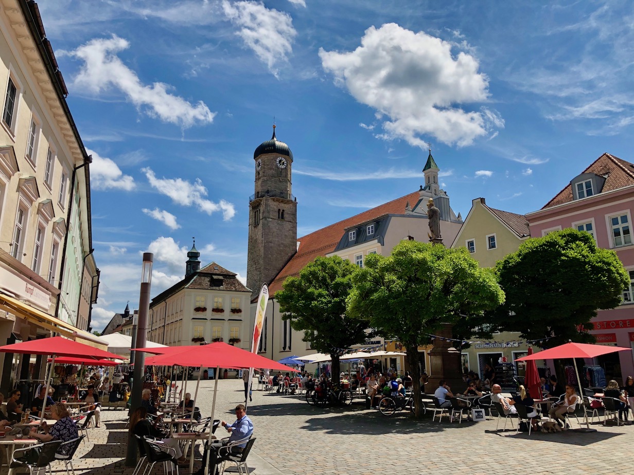 der Marienplatz in Weilheim bietet sich für eine Pause an