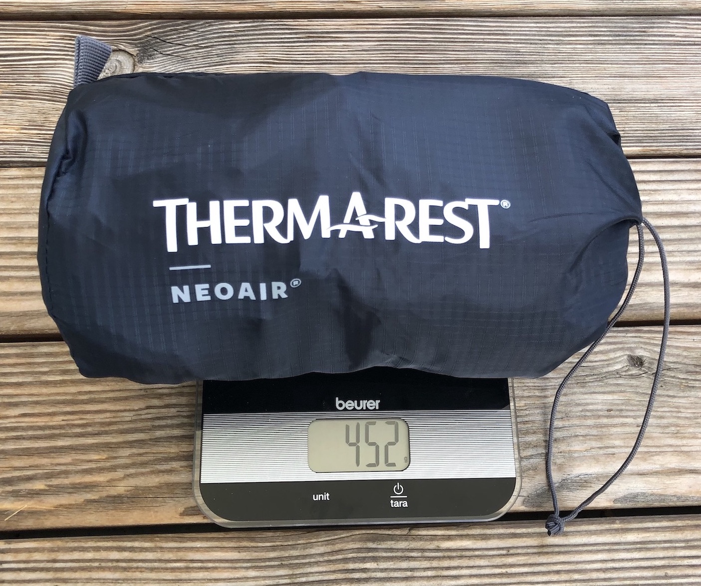 Bruttogewicht der NEOAIR XLITE NXT, Größe Reg. mit Packsack, Pumpsack und Reparaturflicken