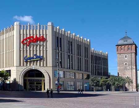 EKZ Galerie Roter Turm mit Rotem Turm