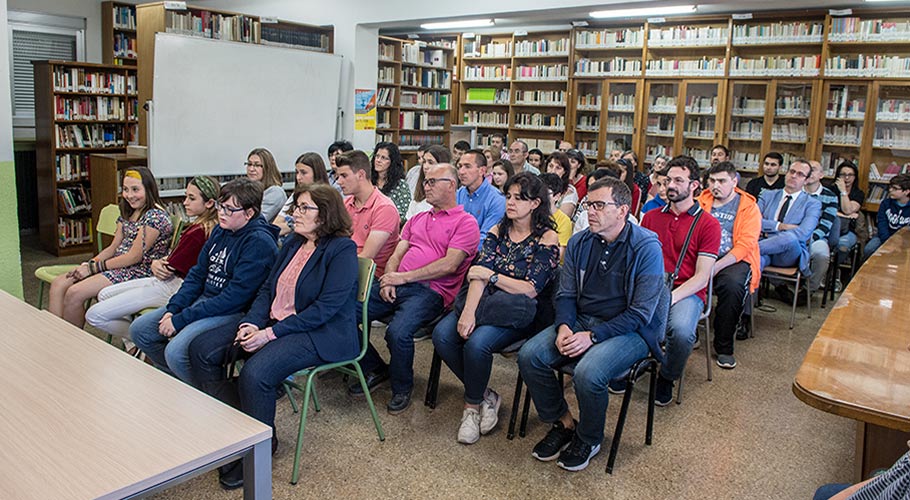 Reunión de familias de alumnos-ayuda