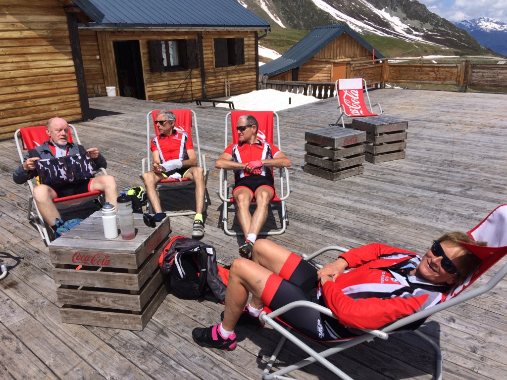 Repos mérité apres l'ascension du col de la Madeleine