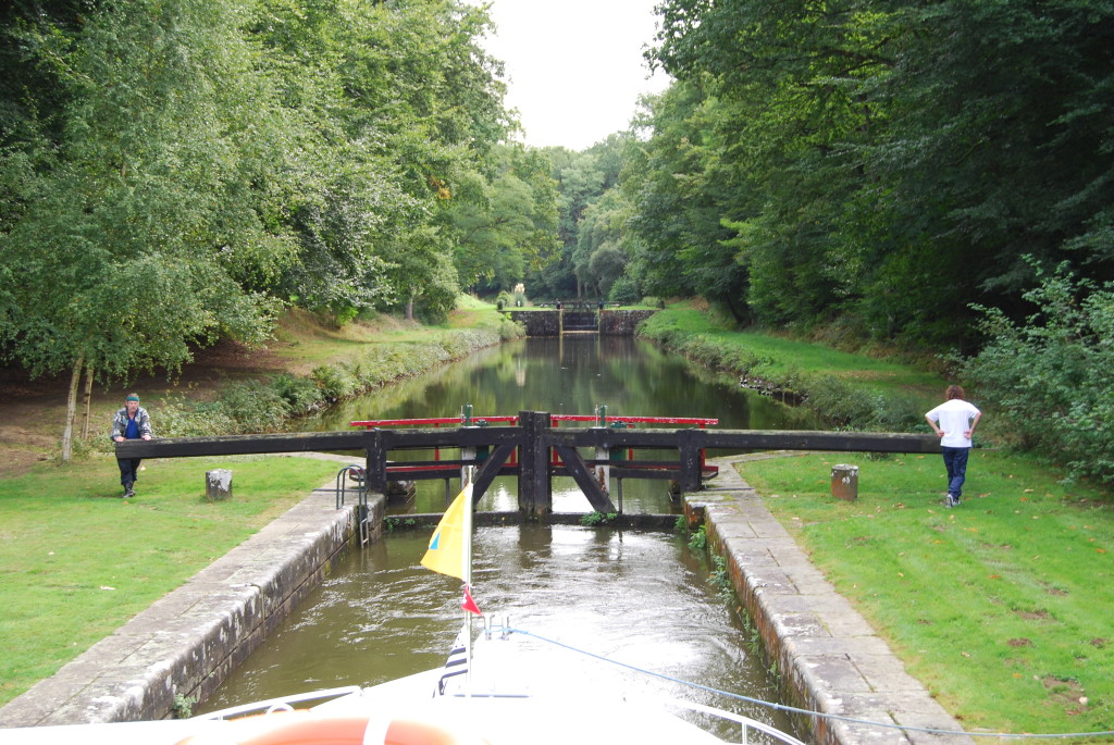 Auf dem Canal d'Ille-et-Rance in der Schleusentreppe von Hédé