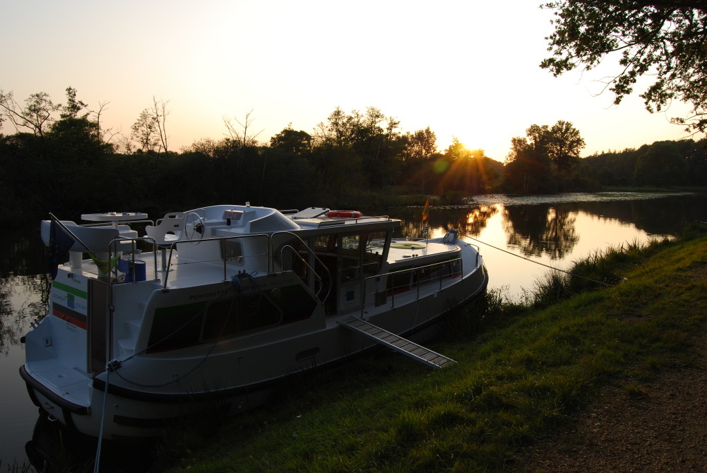 Sonnenuntergang am Canal-de-Nantes-à-Brest