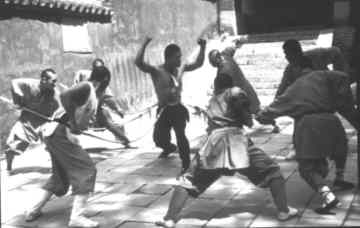 Shaolin-Mönch bei einer Hard-Qi-Gong-Übung Quelle: The Shaolin Kung Fu of China - World Tour. Programmheft. 1999