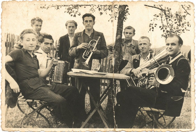 Leonhard Schramm (Trompete) mit Johann (Tuba) und Konrad (Tenorhorn) Söhnlein, um 1950