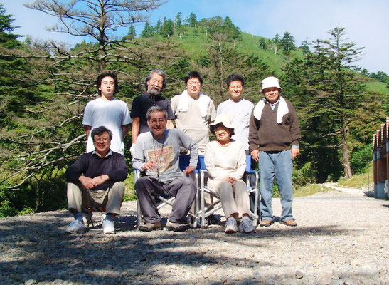 2003年8月　富士見台へキャンプ　後列左から2人目が吉村房雄（元・加納）さん