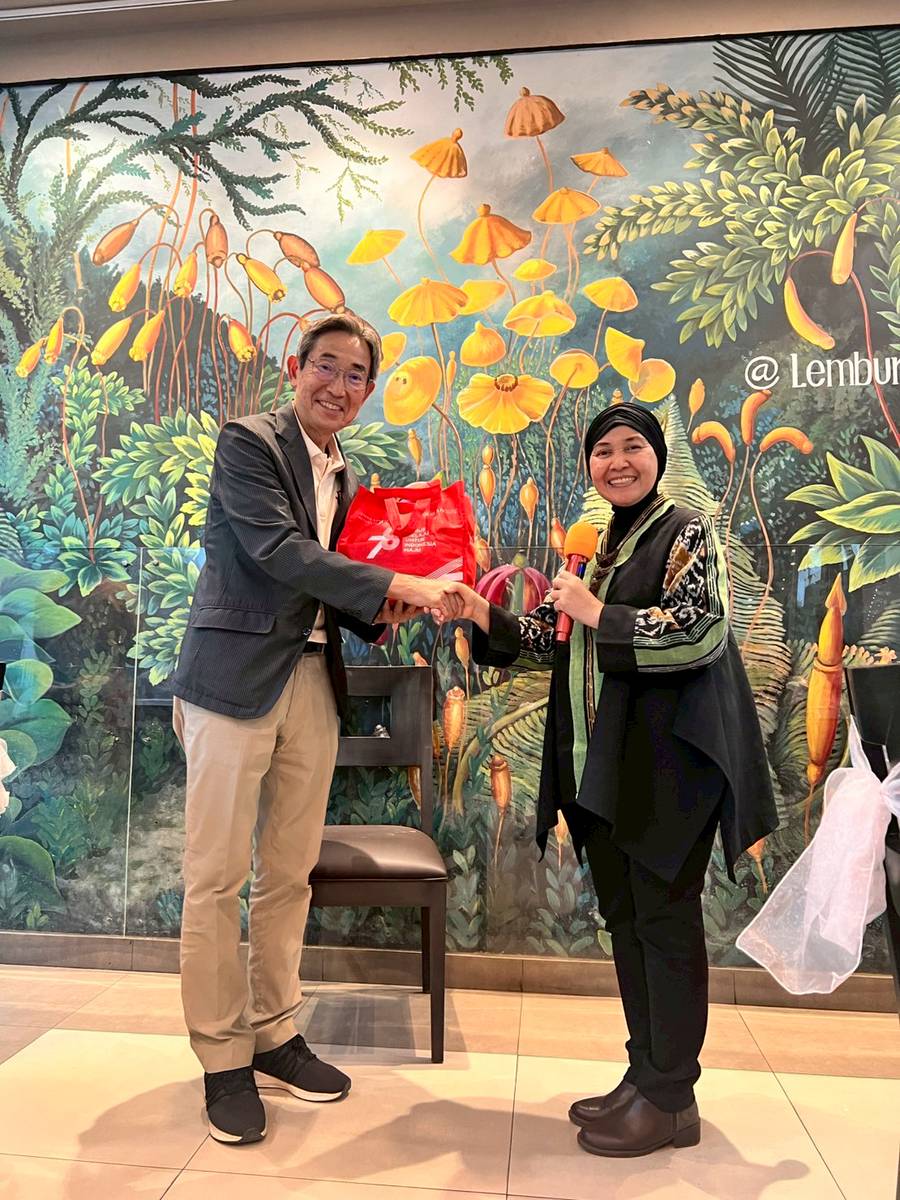 現地受け入れ団体KAPPIJA-21の代表、TJ博士