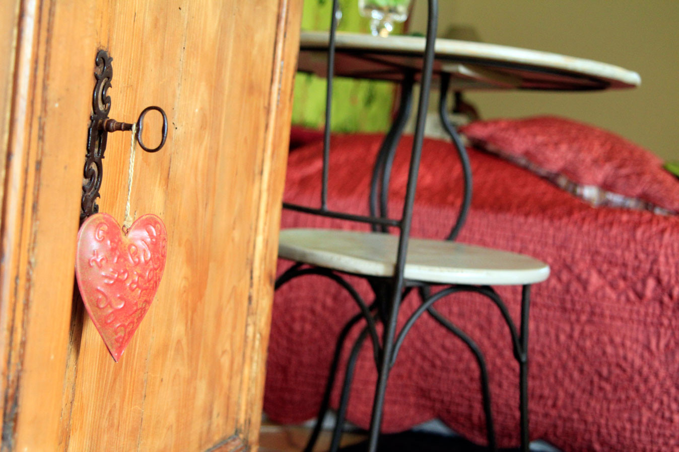 Chambre Les Gourmandises de Mathilde, donnant en terrasse, idéale l'été