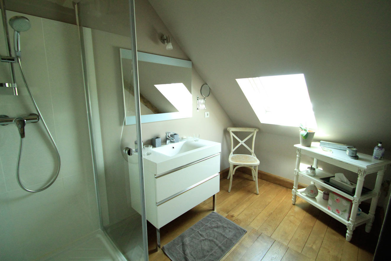 Chambre Les Voluptés de Marie, sa salle de bain fonctionnelle