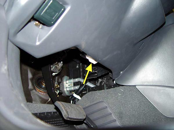 toyota camry solara obd 2003 1999 codes error 2002 dlc diagnostic location obd2 located steering connector sienna pedal