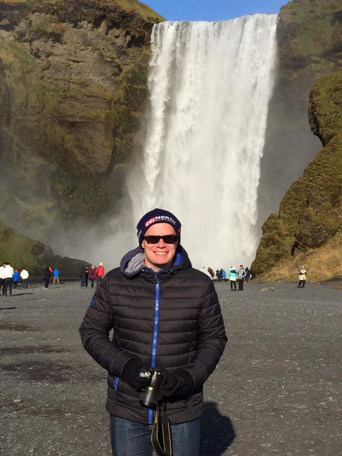 Gründer von "DEIN ISLAND": Philipp am Skógafoss