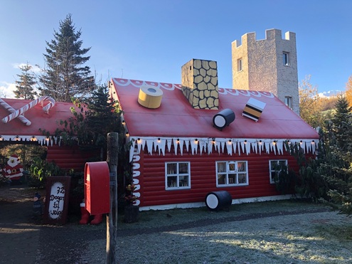 Weihnachtshaus in der Nähe von Akureyri - hier ist das ganze Jahr Weihnachten