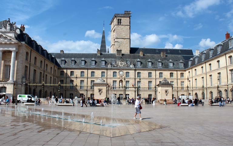 Pascale : Dijon,place de la libération