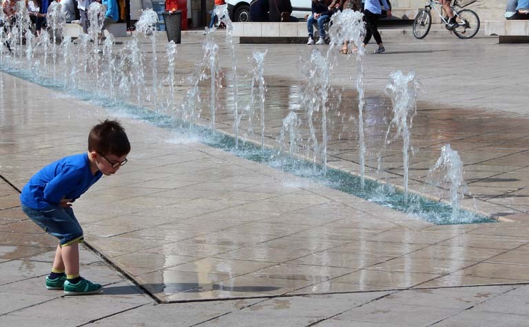 Pascale : Dijon , jeux d'eau