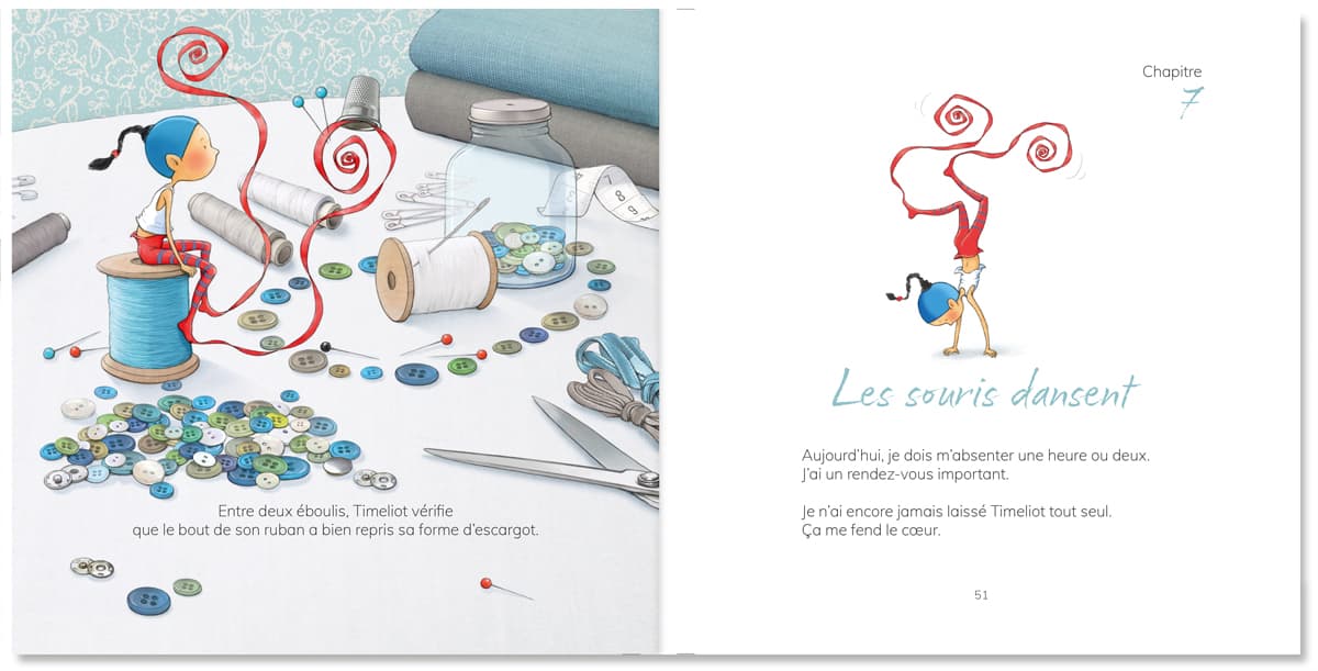 Extrait de l'album jeunesse Timeliot - Ma vie, mon elfe ! Timeliot est assis sur une bobine de fil, entouré de matériel de couture