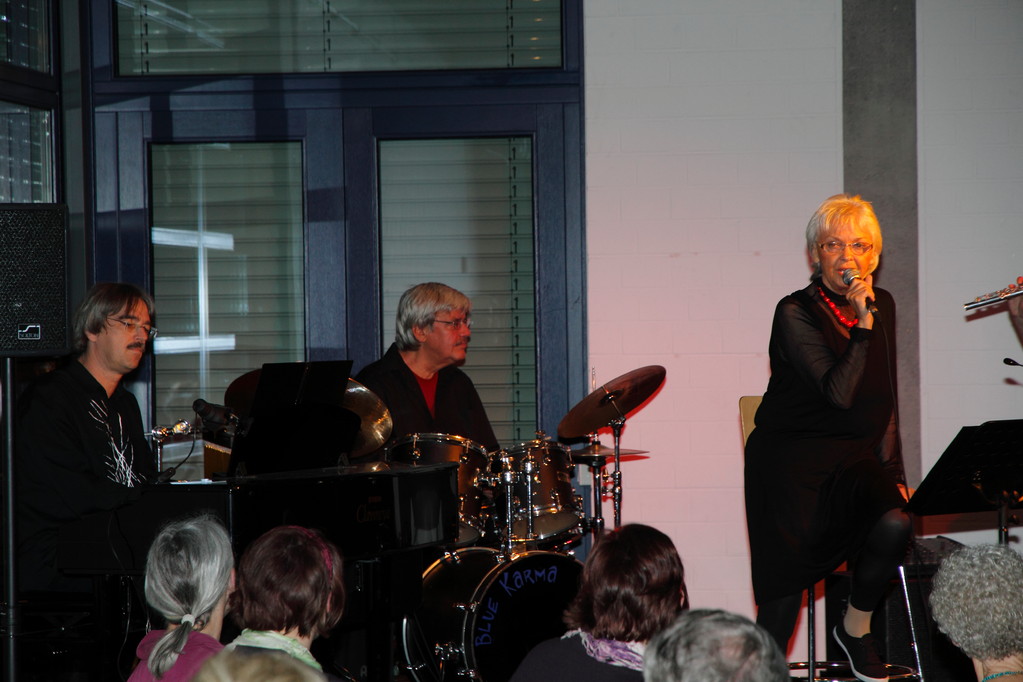 23.09.11 - Autumn leaves, Kultur.Punkt  Friedenskirche Krefeld