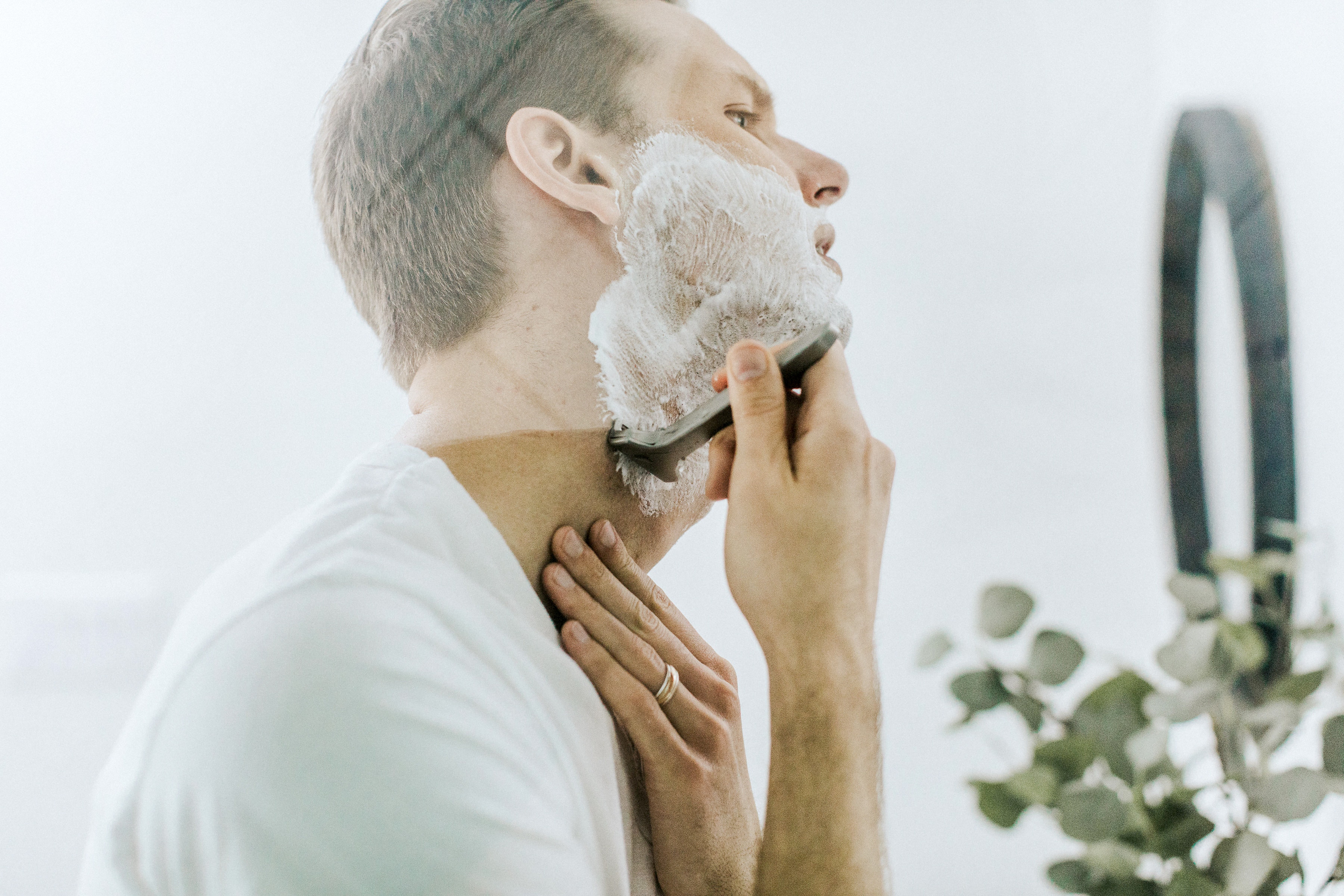 routine beaute homme, cosmetiques vegan homme, prendre soin de sa peau homme, skincare homme, vegan homme, beaute vegan homme, deodorant homme