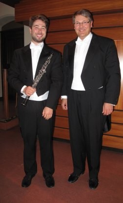 Der Oboist Sebastian Poyault und KMD Thomas Schmidt vor der Kleuker-Orgel
