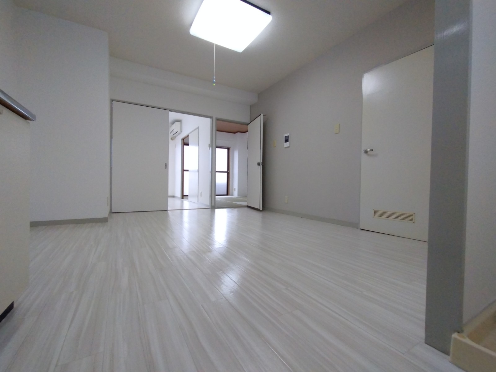 全面クロス貼り替えの綺麗なお部屋です
