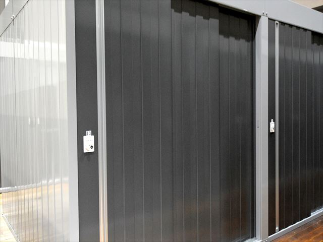 間口が広く作業がしやすいスライド扉！