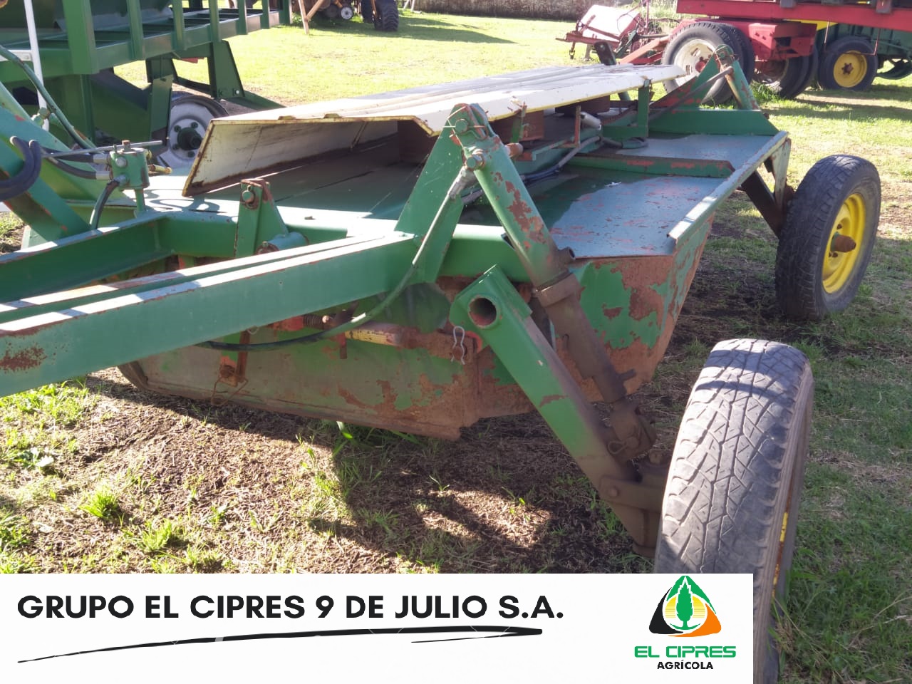 Cortadora-hileradora marca Carpil.