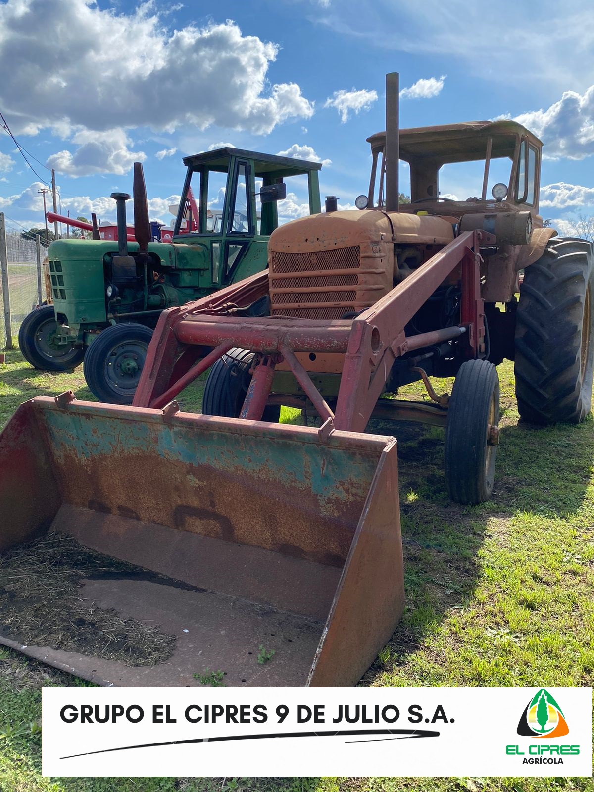 Tractor Fiat 60 con pala.