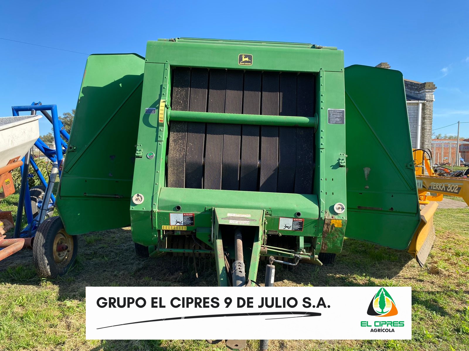 Rotoenfardadora John Deere 566