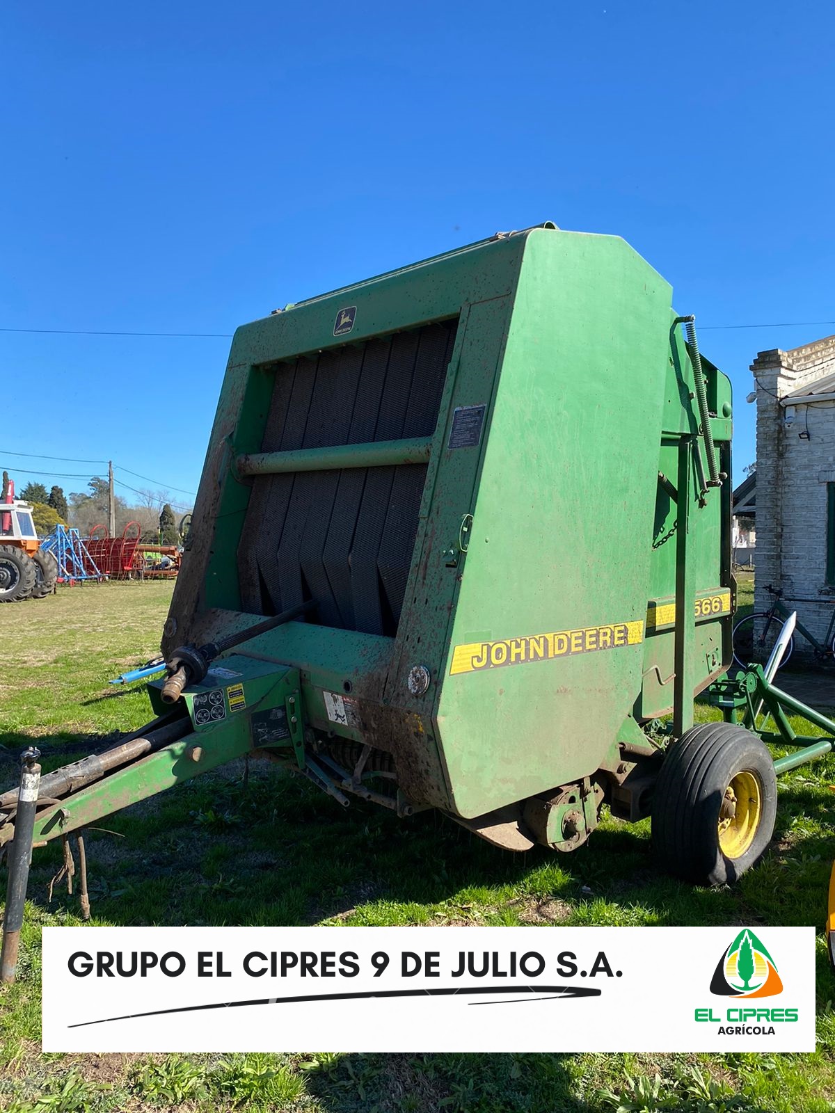 Rotoenfardadora John Deere 566