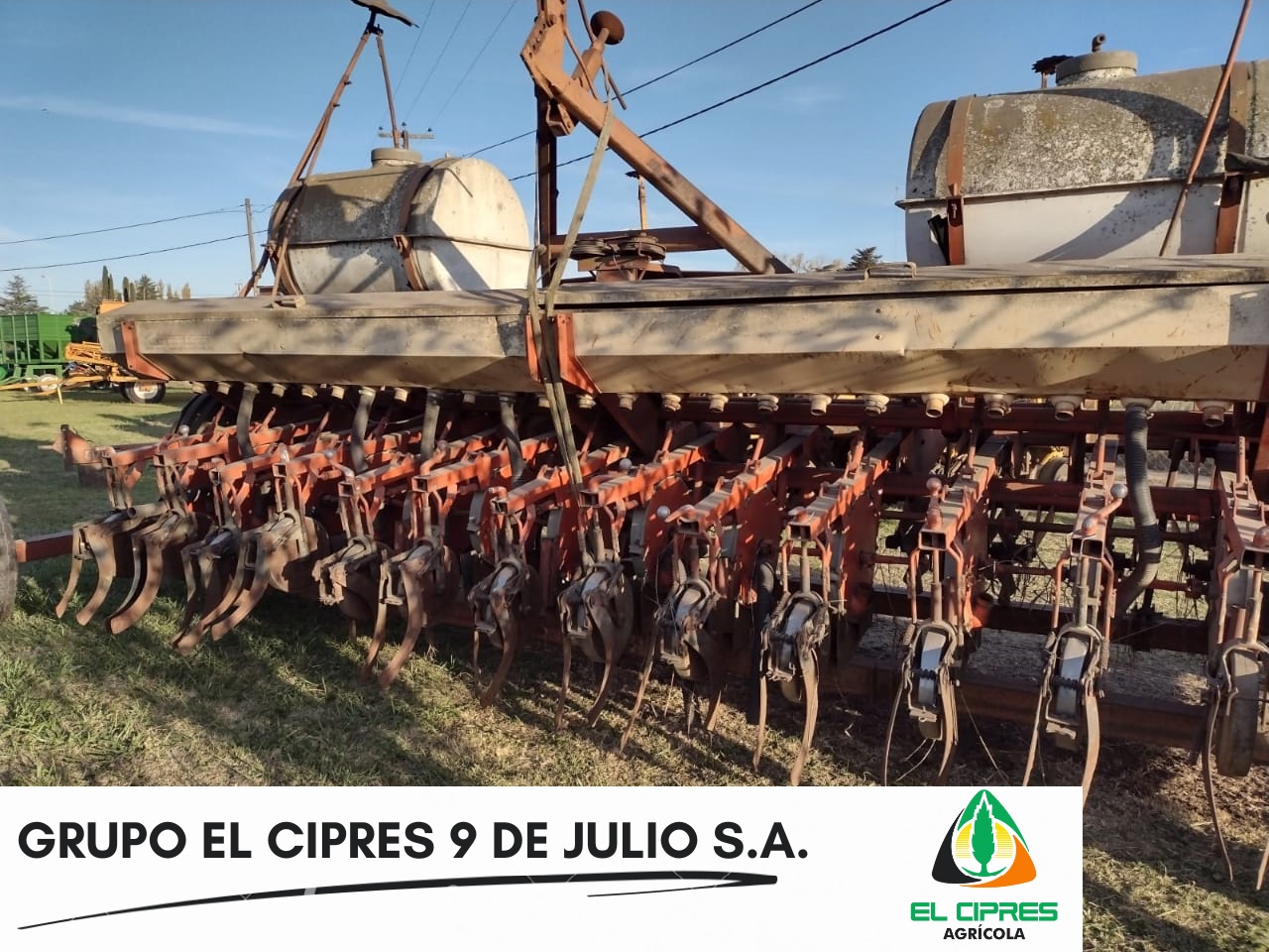 Sembradora Hilcor para maíz y soja convencional; siembra 13 a 35 y 7 a 70cm. -Sin alfalfero.