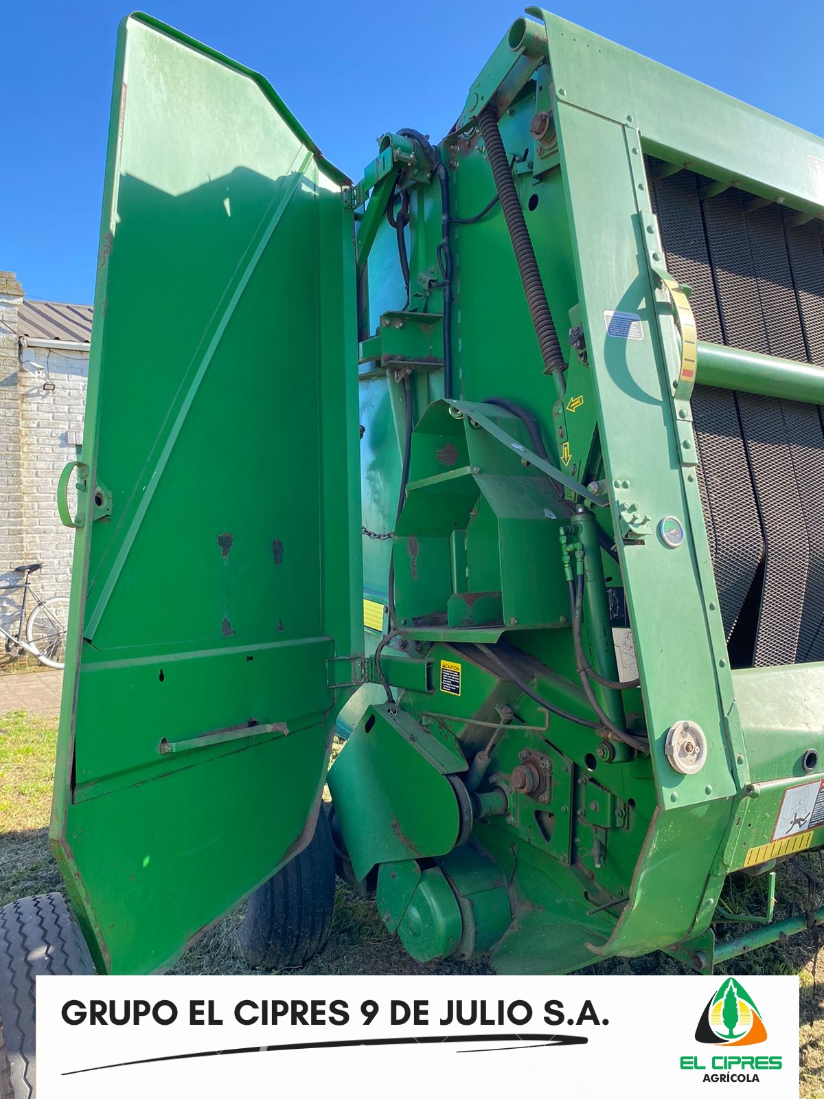 Rotoenfardadora John Deere 566