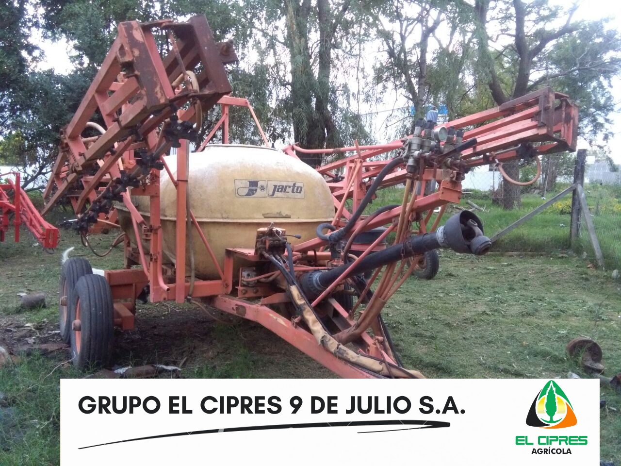 Pulverizador Jacto 2000.