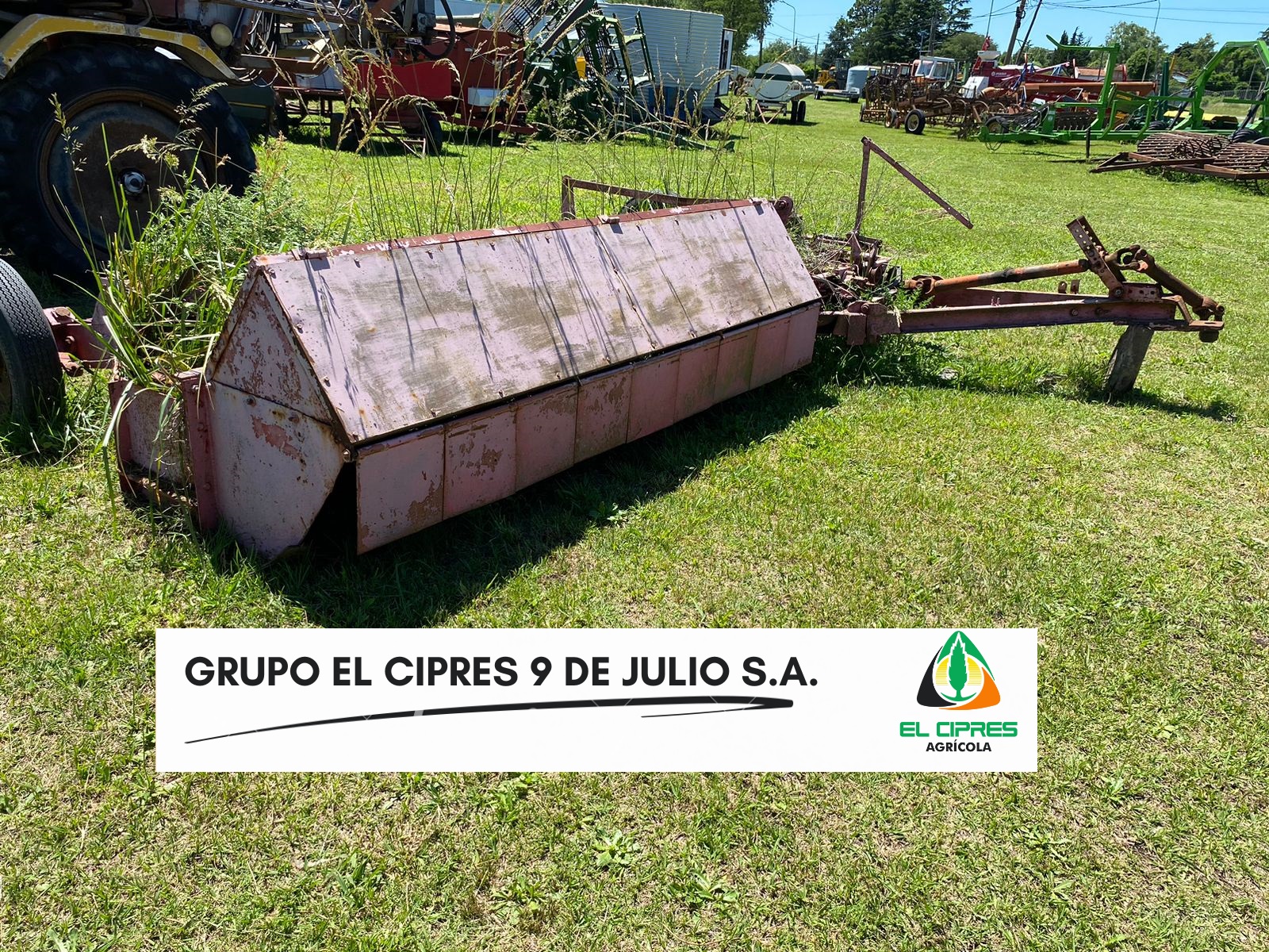 Corta-hileradora marca Hilcor.