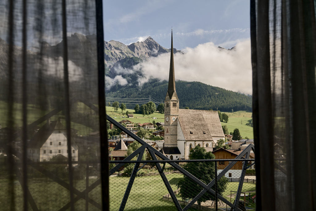 Paisaje alpino cerca de Salzburgo con montañas verdes y vistas panorámicas durante la excursión privada