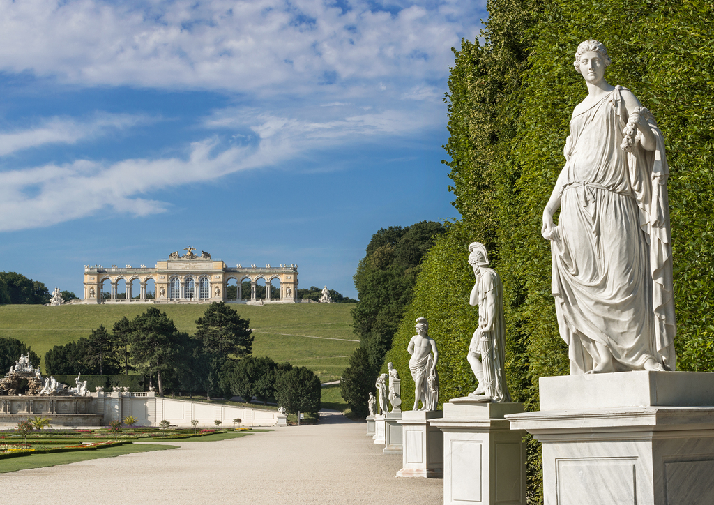garden tour at schonbrunn palace