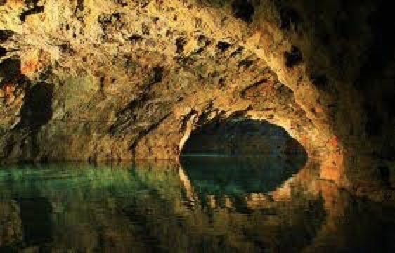Gruta subterana de Hinterbruehl, opcional con paseo en barco