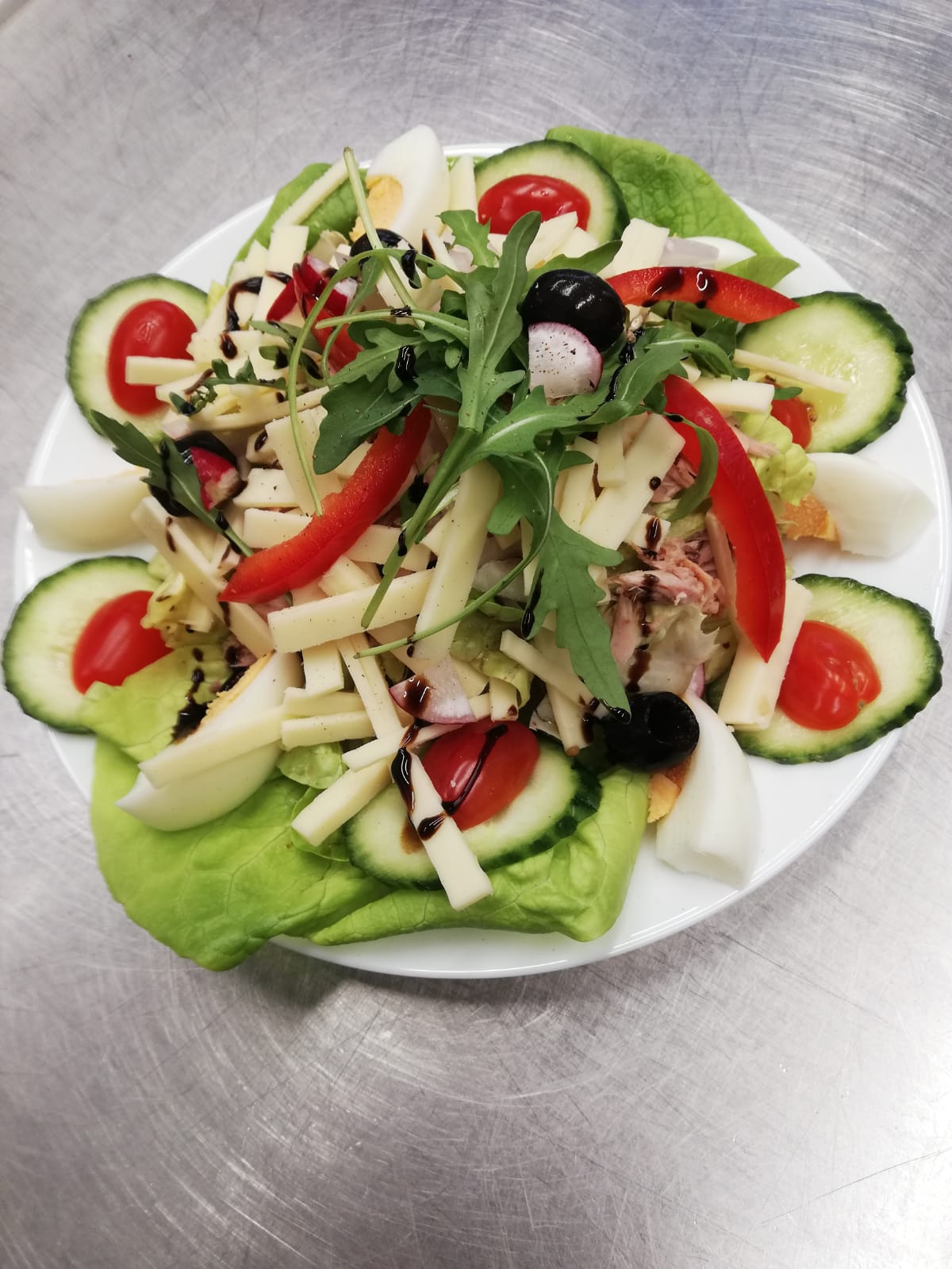 Haussalat mit Thunfisch