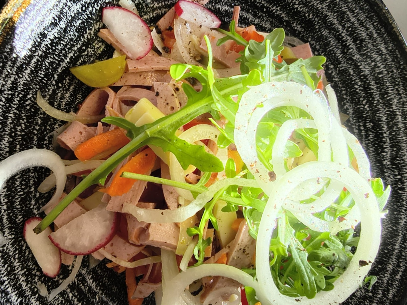 Wurstsalat nach Art des Hauses