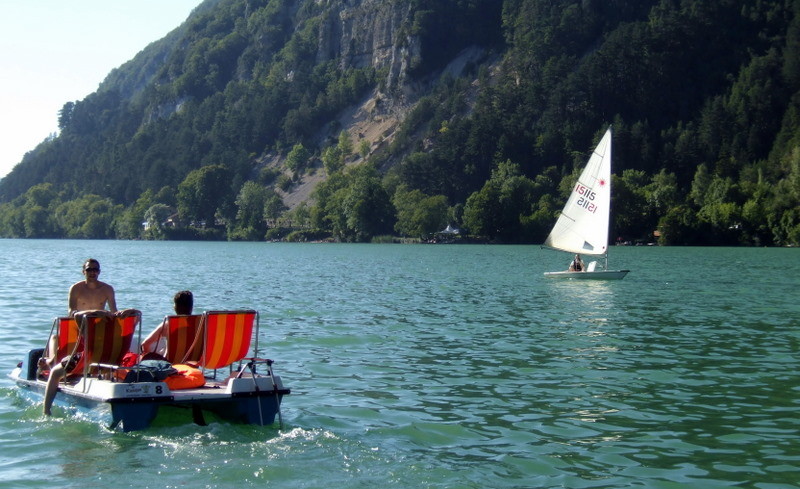 lac de Nantua en été - les pédalos