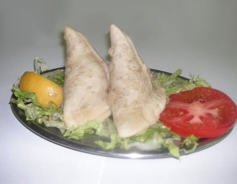 SAMOSSA VIANDE (Deux chaussons croustillants fourrés de viande hachée aux aromates)