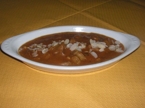 SHAKI KORMA (Agneau, sauce crème fraîche, raisins, noix de cajou)