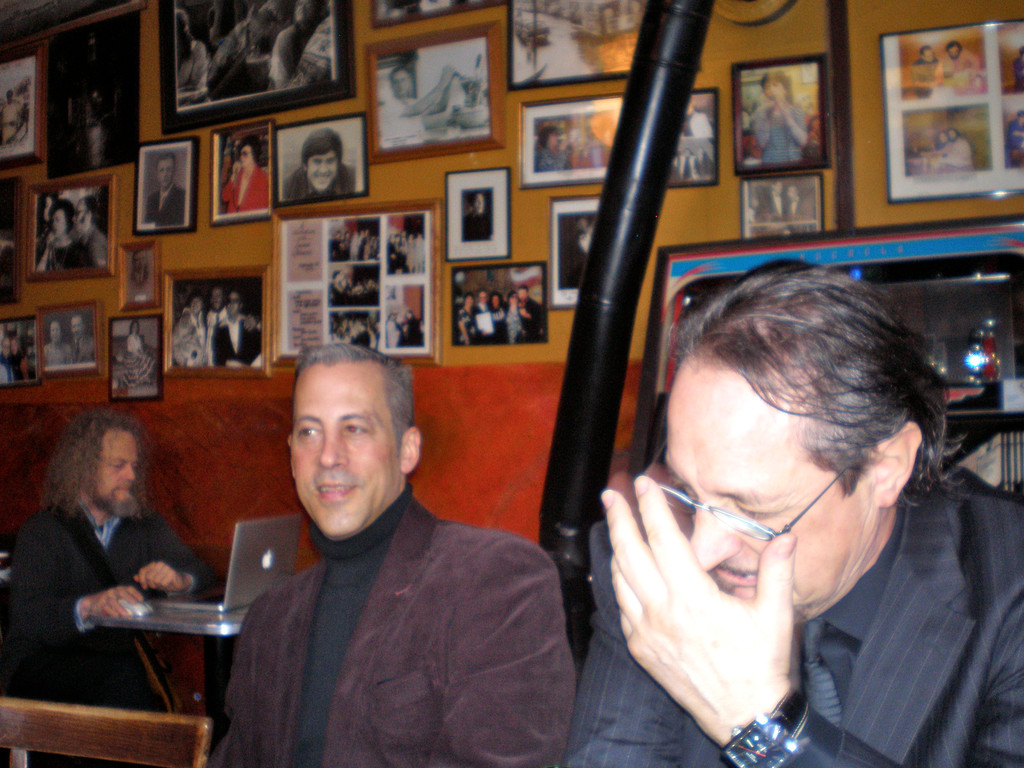 Jimmy Flynn, Heinz D. Heisl im Caffe Trieste