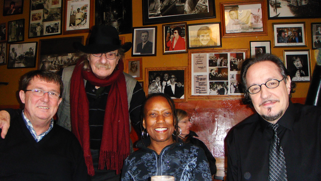 Jack Hirschman, Maketa Groves, Heinz D. Heisl im Caffe Trieste