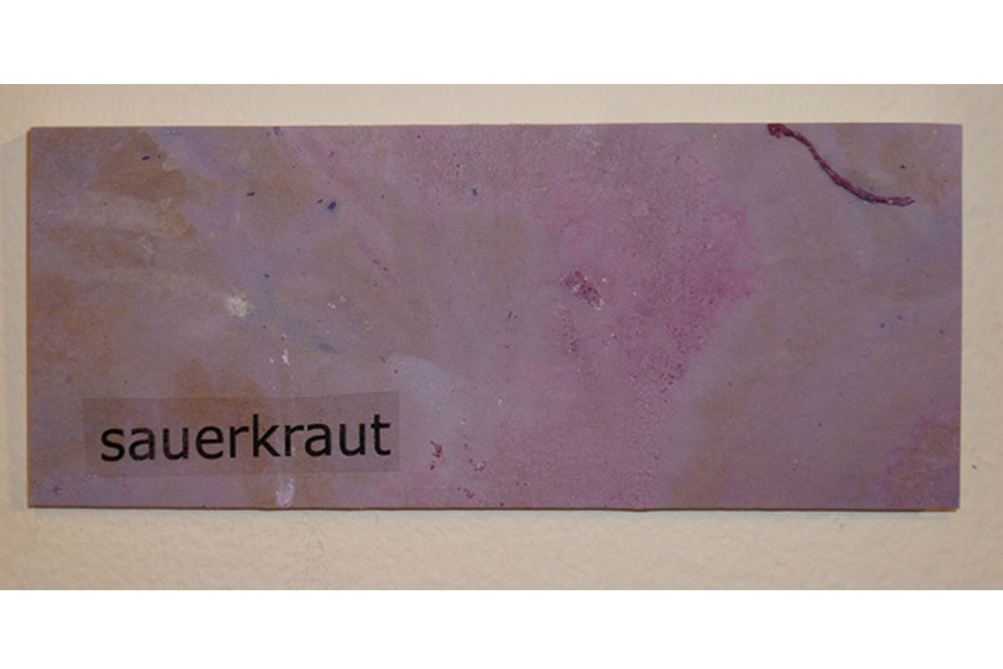 OK – sauerkraut, Zeichnung auf Papier, mit Begriffen auf Klebeband und Papier, auf einer Platte befestigt, ICW und Leslie Fry, 2009