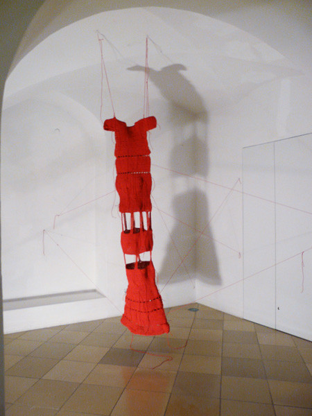 Projektionen 2010, Claudia-Maria Luenig „Ad Absurdum“