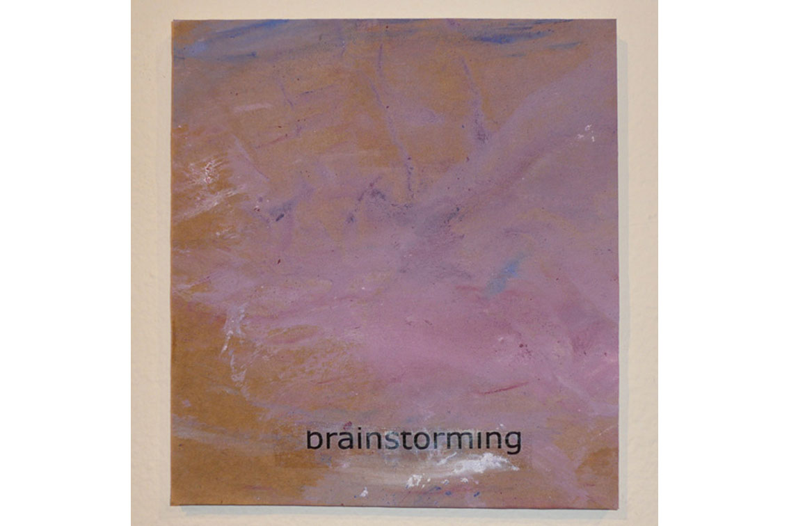 OK – brainstorming, Zeichnung auf Papier, mit Begriffen auf Klebeband und Papier, auf einer Platte befestigt, ICW und Leslie Fry, 2009