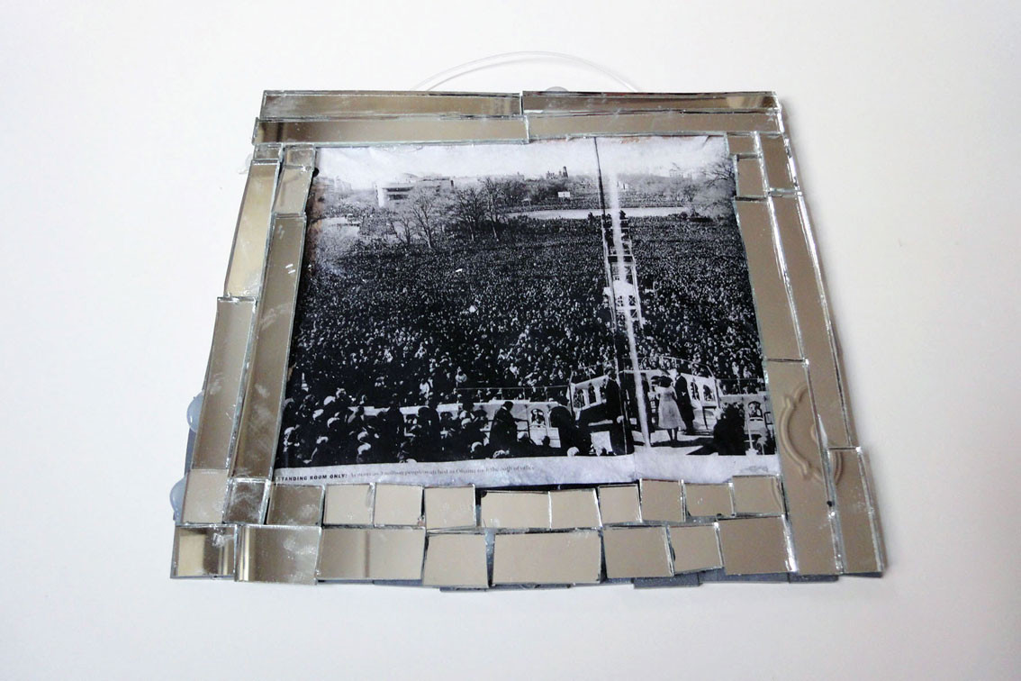 "Thin Skin-Visions: Inauguration", Seite2, Prints auf Akryl, Spiegelsplitter, Silikon, 22,9 x 22,9 x 1 cm, ICW und Leslie Fry, 2009