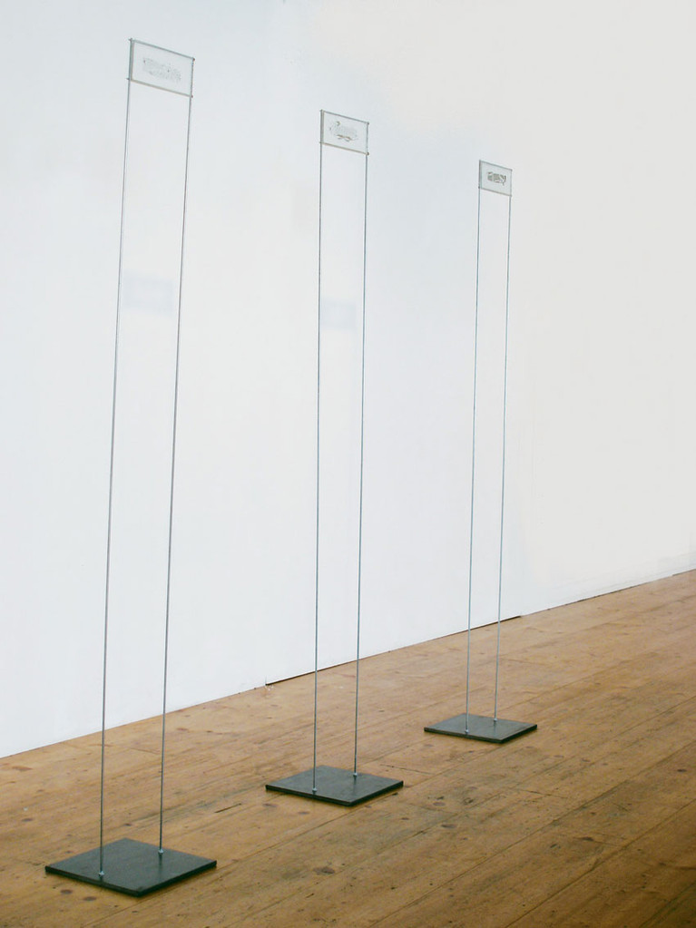 Triptychon der Spiegelglasschmelze, Geschmolzener Spiegel in Glas, Metallständer 175 x 12 x 17 cm, Ausstellung, ICW, 2007 