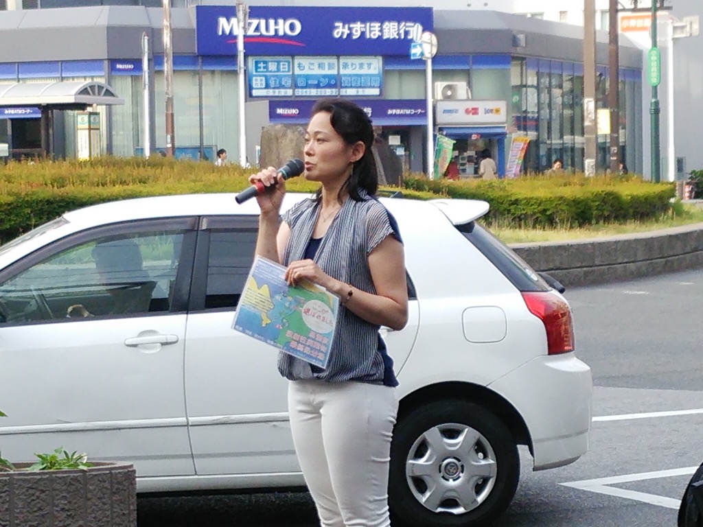 稲毛駅前で環境問題について訴えました